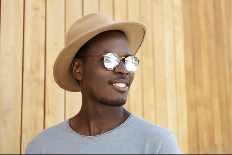 Hombre con lentes NuPolar